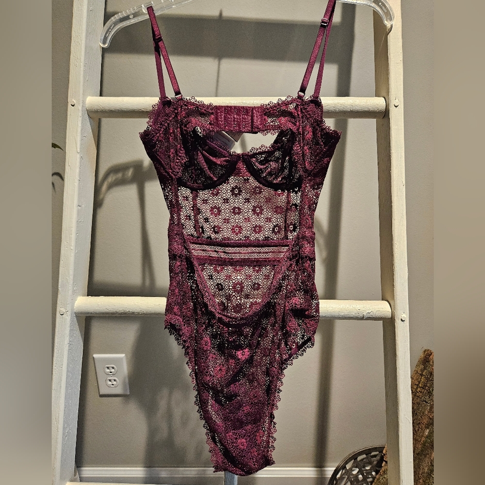 Victoria's Secret Lingerie One Piece Lace Teddy Burgundy Wine Bodysuit Small